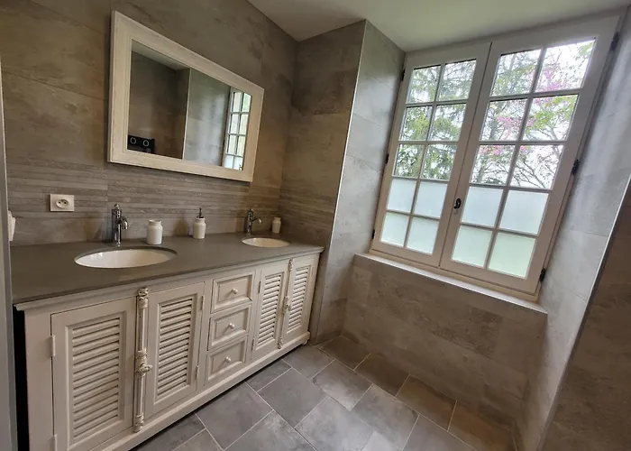 D'hotes Domaine De Feneyrol 3*